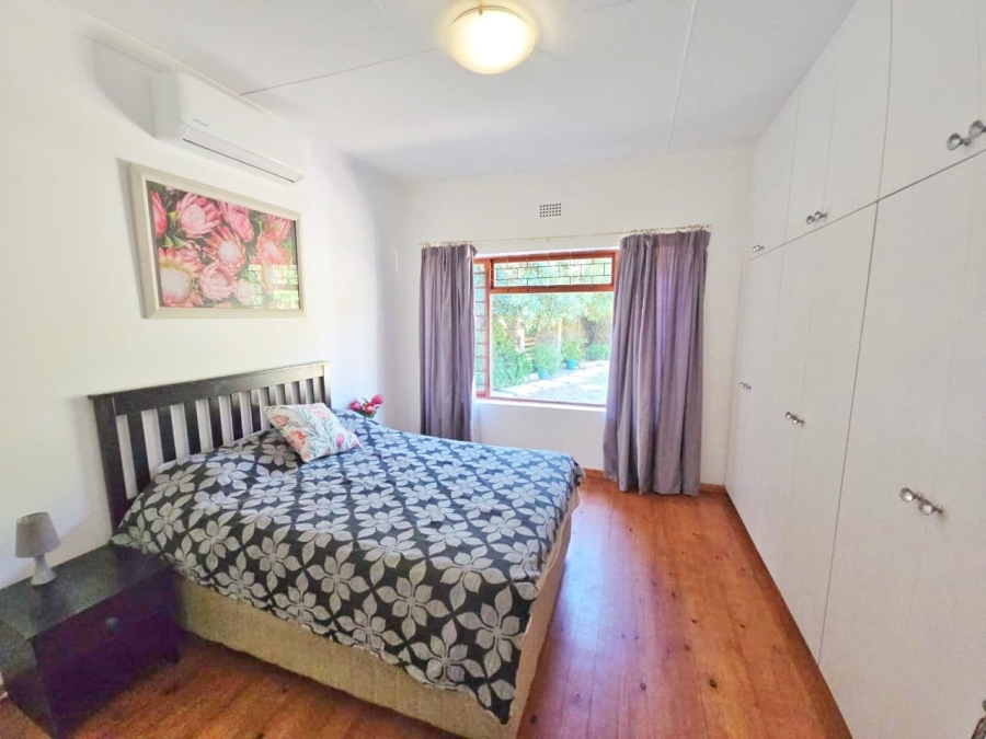 5 Bedroom Property for Sale in Kingfisher Creek Western Cape